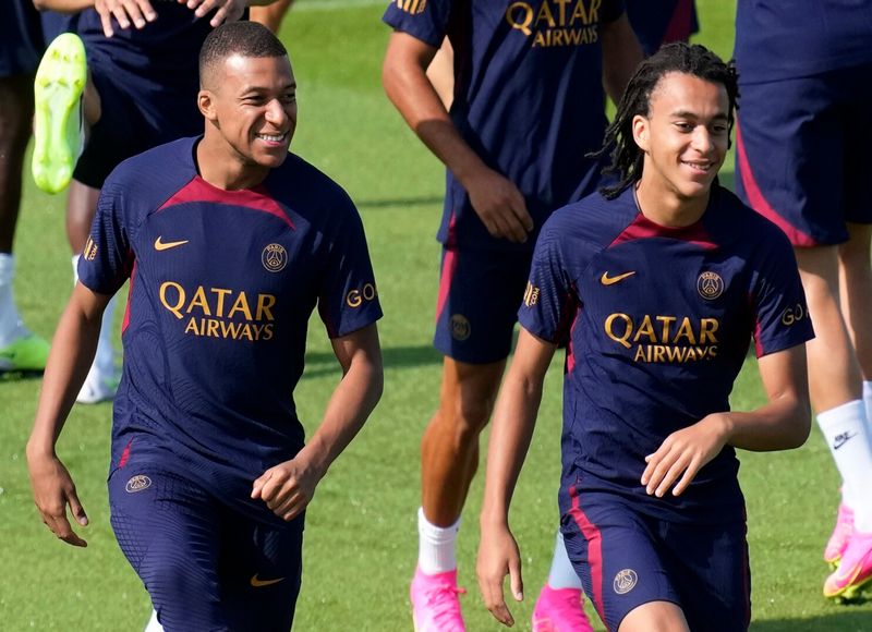 Ethan Mbappé mới chỉ chơi cho Bondy và hiện là PSG