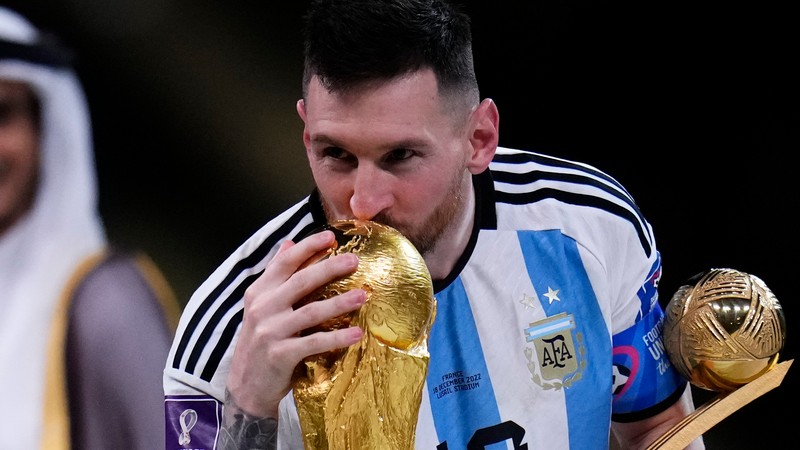 Messi đã bước vào hàng ngũ huyền thoại của bóng đá thế giới