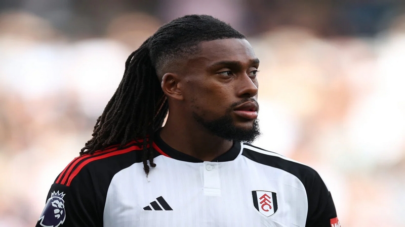 Alex Iwobi cũng là trụ cột của đội bóng thành London này Alex Iwobi cũng là trụ cột của đội bóng thành London này