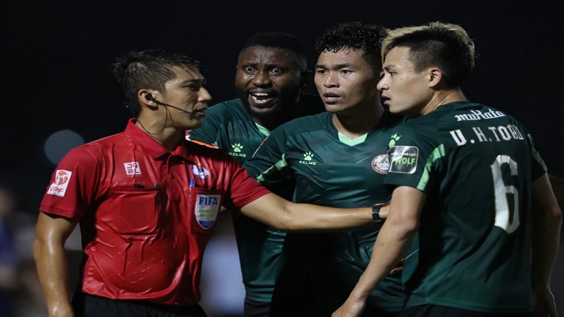 Nhưng cũng là đội bóng gây tranh cãi nhất cả trong và ngoài sân cỏ Nhưng cũng là đội bóng gây tranh cãi nhất cả trong và ngoài sân cỏ