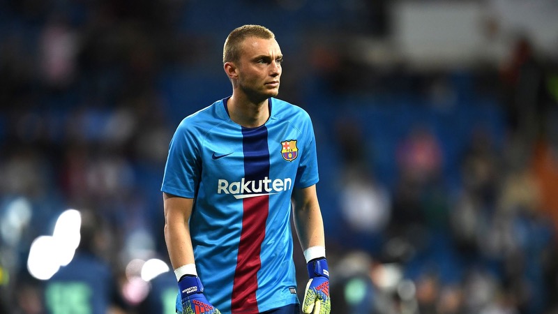 Nhưng sau đó anh chuyển đến Barca chỉ để dự bị Nhưng sau đó anh chuyển đến Barca chỉ để dự bị