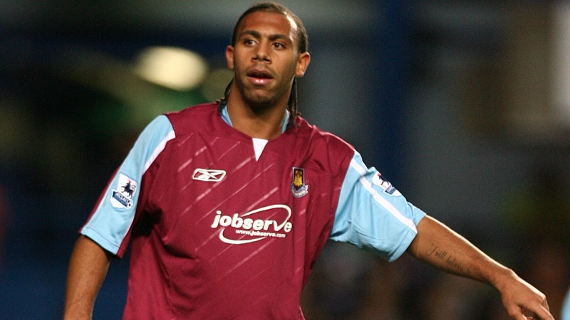 Khởi đầu của cầu thủ Rio Ferdinand là tại câu lạc bộ West Ham