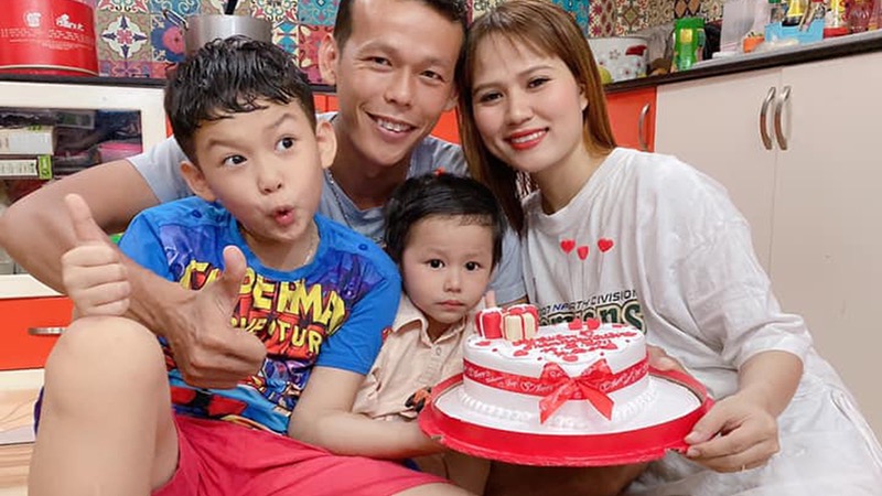 Và với bóng đá anh cũng có một cuộc sống đầy viên mãn Và với bóng đá anh cũng có một cuộc sống đầy viên mãn