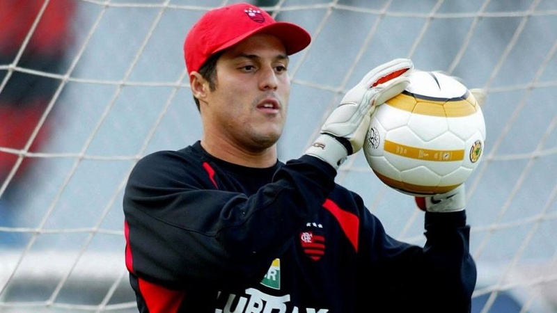Thủ môn Julio Cesar từng bắt đầu từ chính bóng đá Brazil