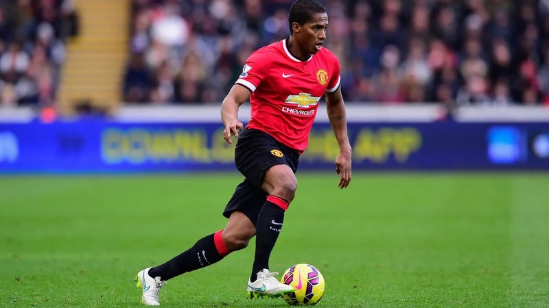 Nhưng tại MU, cầu thủ Antonio Valencia đôi khi bị chỉ trích vì tài năng không quá nổi bật Nhưng tại MU, cầu thủ Antonio Valencia đôi khi bị chỉ trích vì tài năng không quá nổi bật
