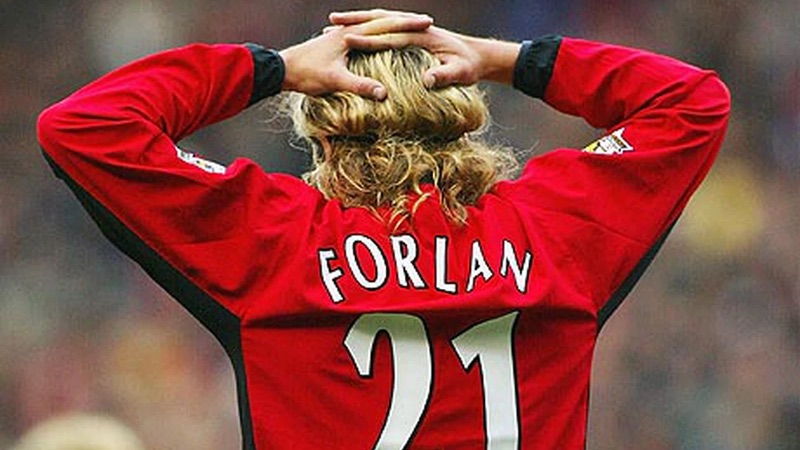 Cầu thủ Diego Forlan đã đối mặt thất bại trong lần đầu tiên chơi bóng tại Châu Âu