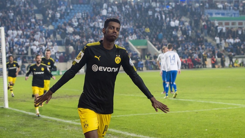 Cầu thủ Alexander Isak không phải là cái tên quá hào nhoáng khi bắt đầu sự nghiệp